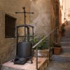 Pressa per estrarre l'essenza di bergamotto.